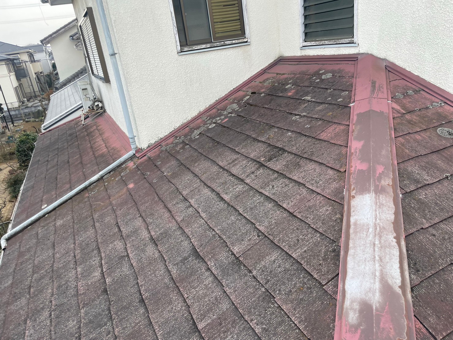 屋根上葺き工事 棟板金 劣化　屋根上葺き　台風被害